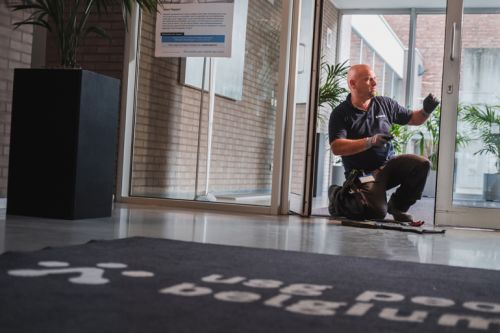 Facilicom, One Building Maintenance, OBM, Gebouwenonderhoud, building maintenance, klusjes, hvac, automatische deuren en poorten, elektriciteitswerken, datawerken, databekabeling, schilderwerken, herstellingen, groenonderhoud, interventies, gebouwen, organisatie, digitalisering, installatie, domotica, relighting, energiebesparend, interventieteam, verwarming, ventilatie, airconditioning, ecologisch, duurzaam, warmtepomp